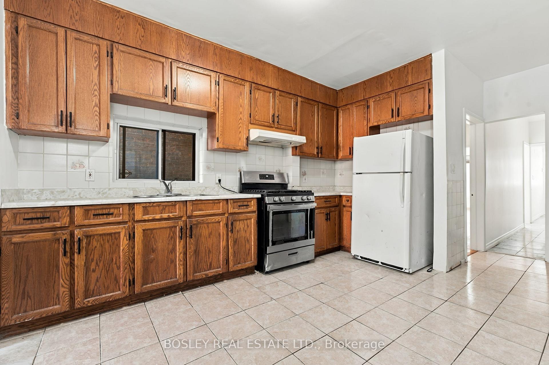 Photo 13 of 371 Brock Avenue, Toronto, Dufferin Grove — HOMEH