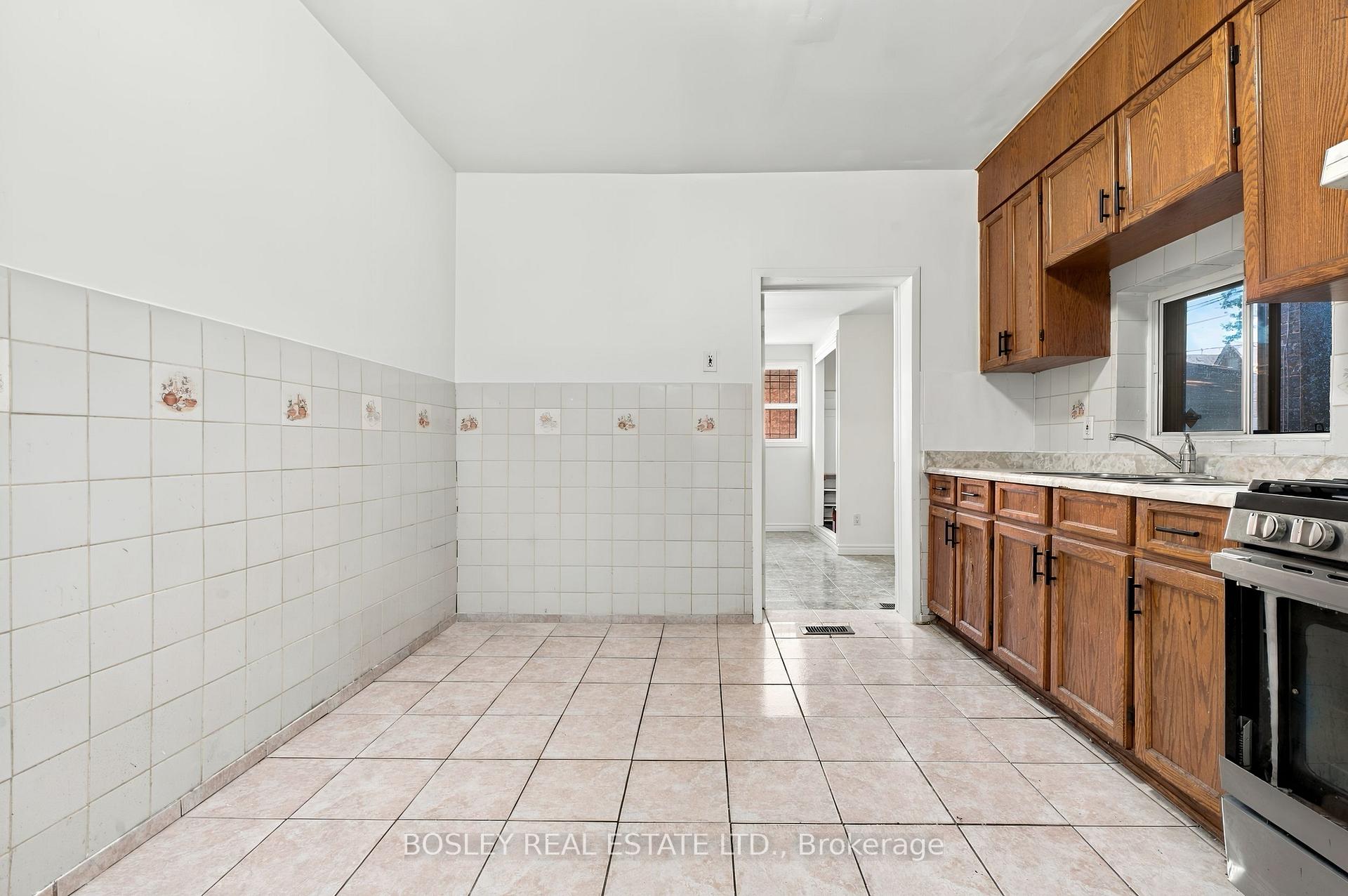 Photo 14 of 371 Brock Avenue, Toronto, Dufferin Grove — HOMEH