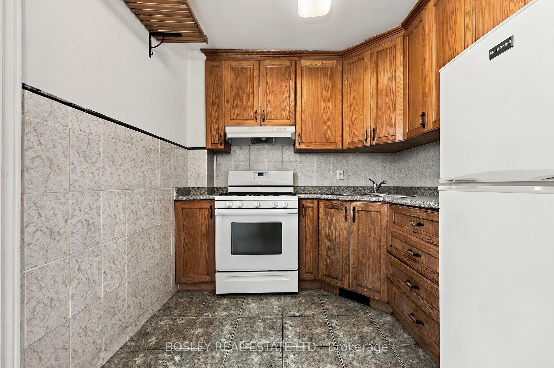Photo 31 of 371 Brock Avenue, Toronto, Dufferin Grove — HOMEH