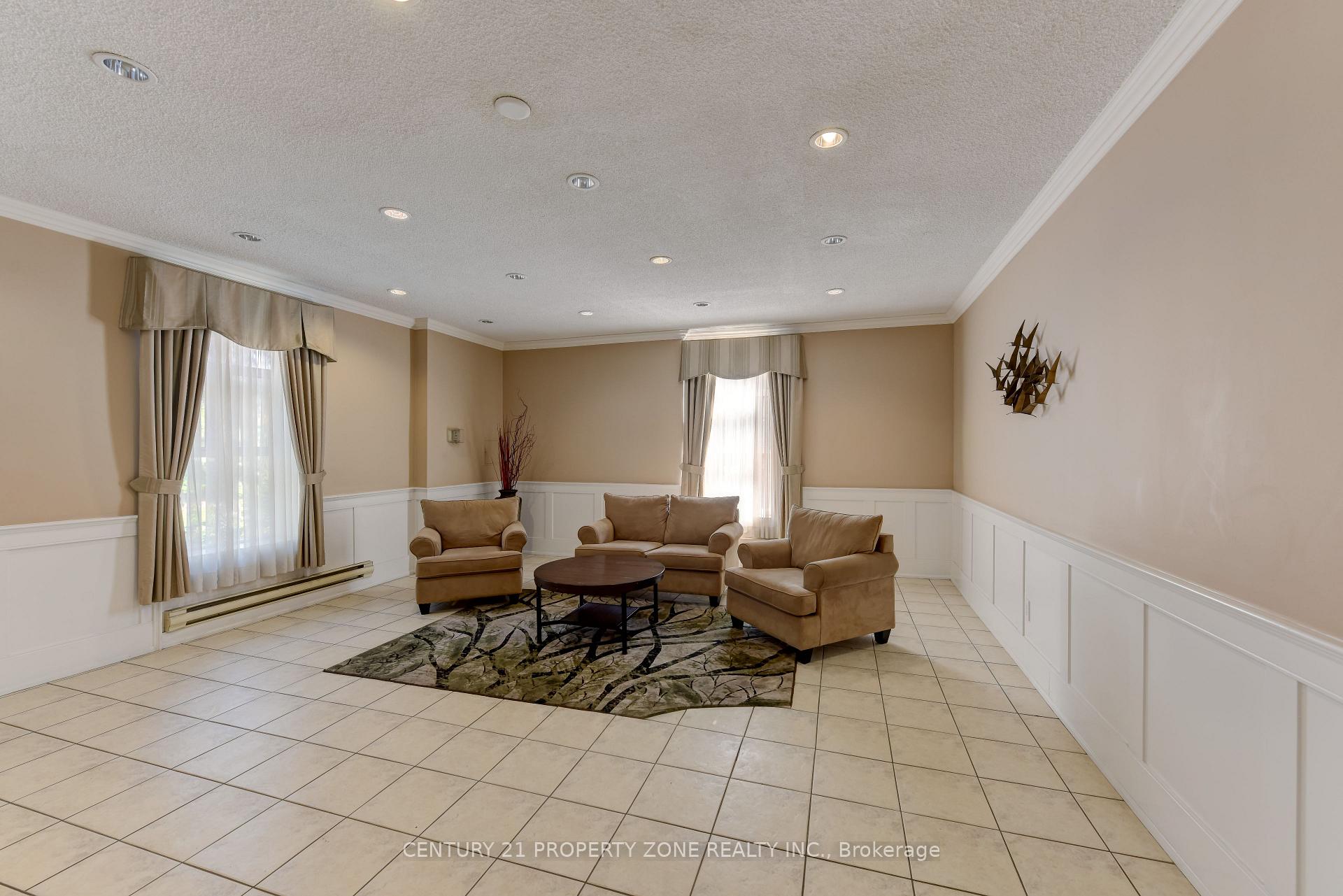 Photo 4 of Unit 907, 3025 Queen Frederica Drive E, Mississauga, Applewood — HOMEH