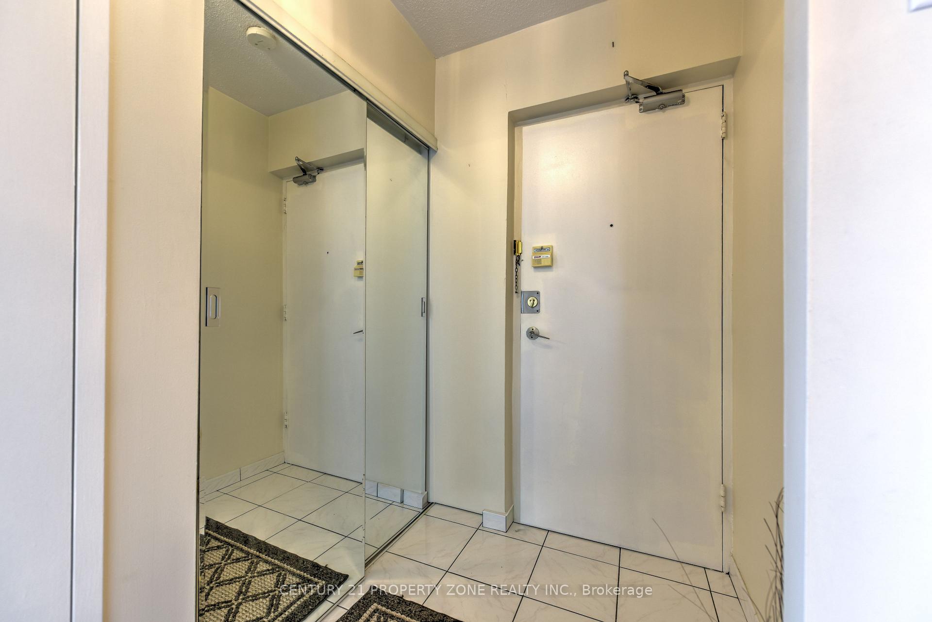 Photo 5 of Unit 907, 3025 Queen Frederica Drive E, Mississauga, Applewood — HOMEH