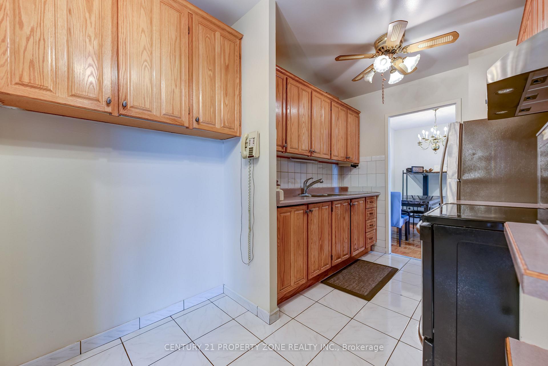Photo 8 of Unit 907, 3025 Queen Frederica Drive E, Mississauga, Applewood — HOMEH