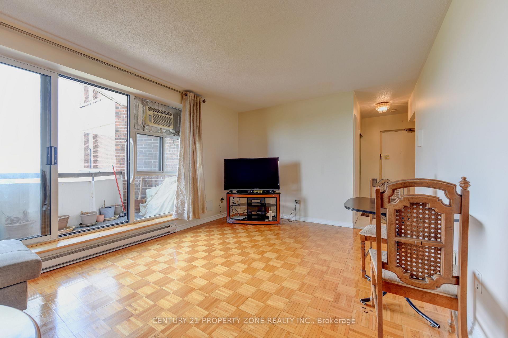 Photo 9 of Unit 907, 3025 Queen Frederica Drive E, Mississauga, Applewood — HOMEH