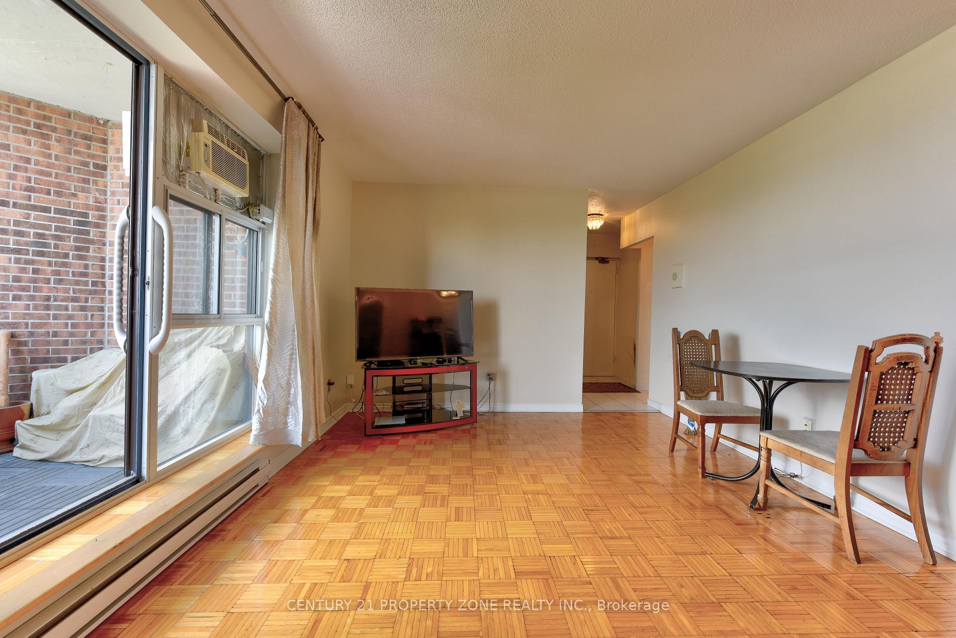 Photo 11 of Unit 907, 3025 Queen Frederica Drive E, Mississauga, Applewood — HOMEH