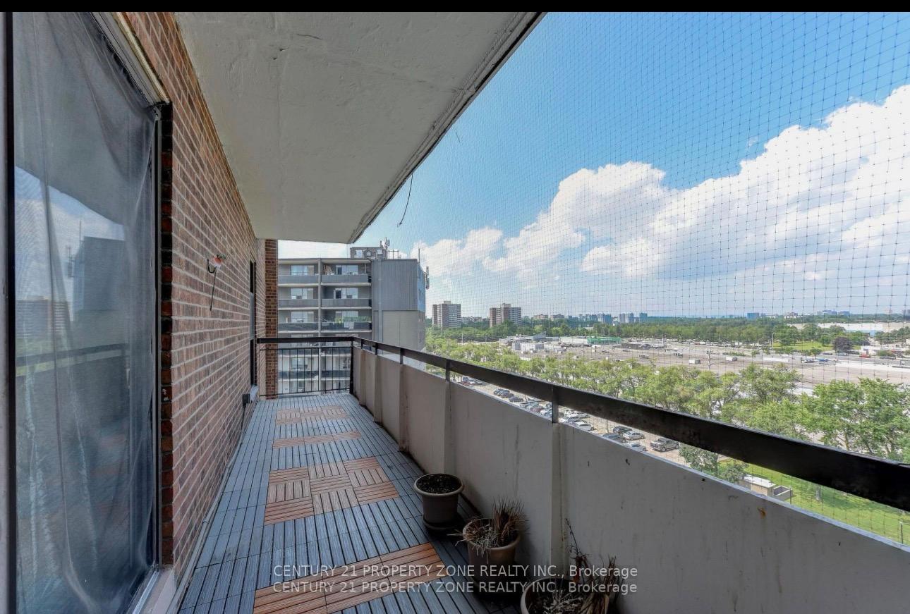 Photo 27 of Unit 907, 3025 Queen Frederica Drive E, Mississauga, Applewood — HOMEH