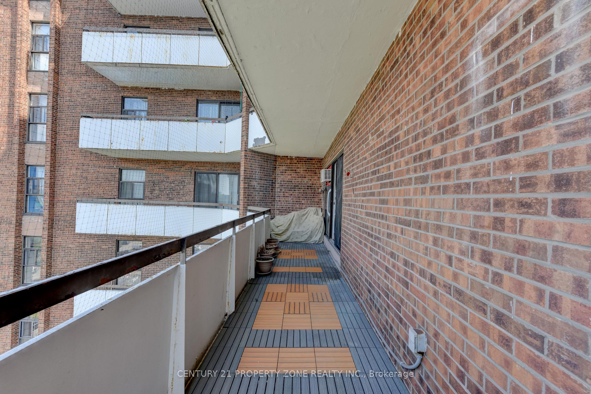 Photo 28 of Unit 907, 3025 Queen Frederica Drive E, Mississauga, Applewood — HOMEH