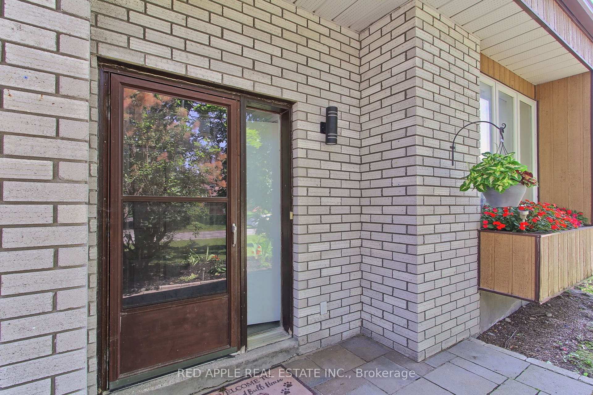 Photo 4 of 2277 Scythes Street, Innisfil, Stroud — HOMEH