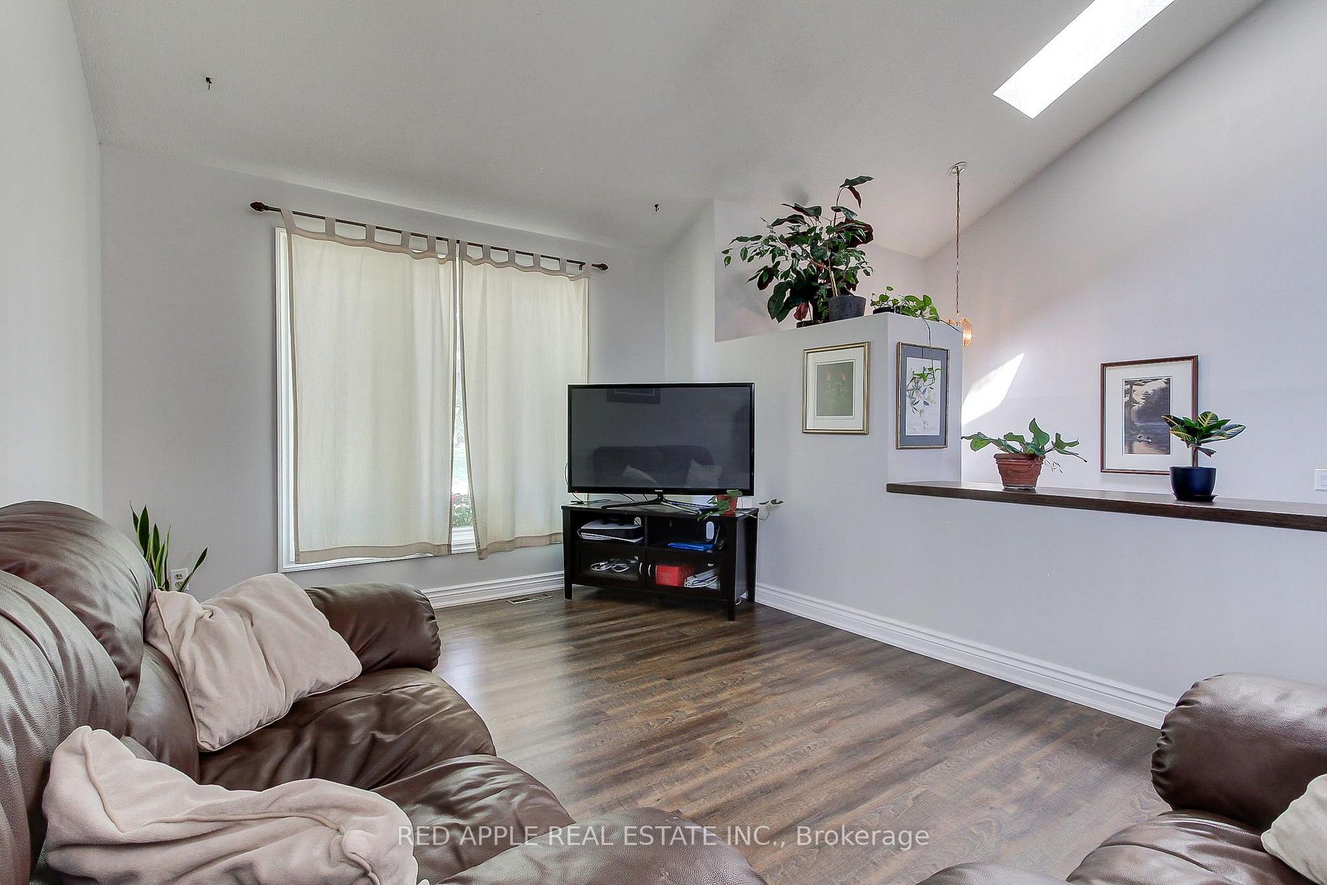 Photo 8 of 2277 Scythes Street, Innisfil, Stroud — HOMEH