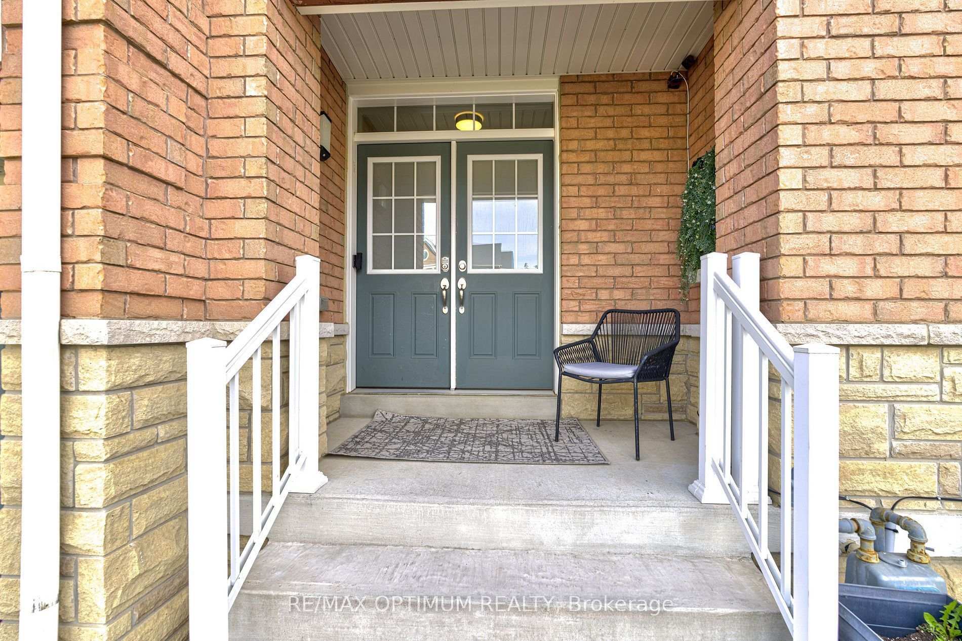Photo 3 of 140 Sky Harbour Drive, Brampton, Bram West — HOMEH