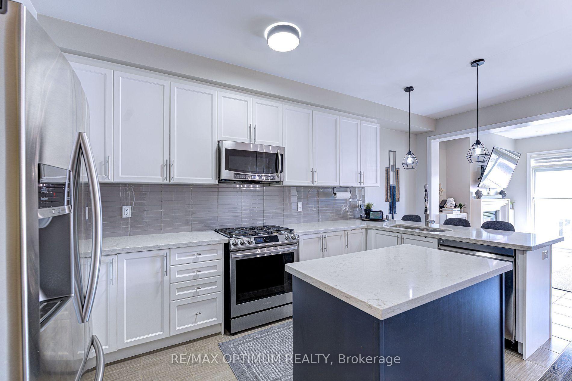Photo 6 of 140 Sky Harbour Drive, Brampton, Bram West — HOMEH