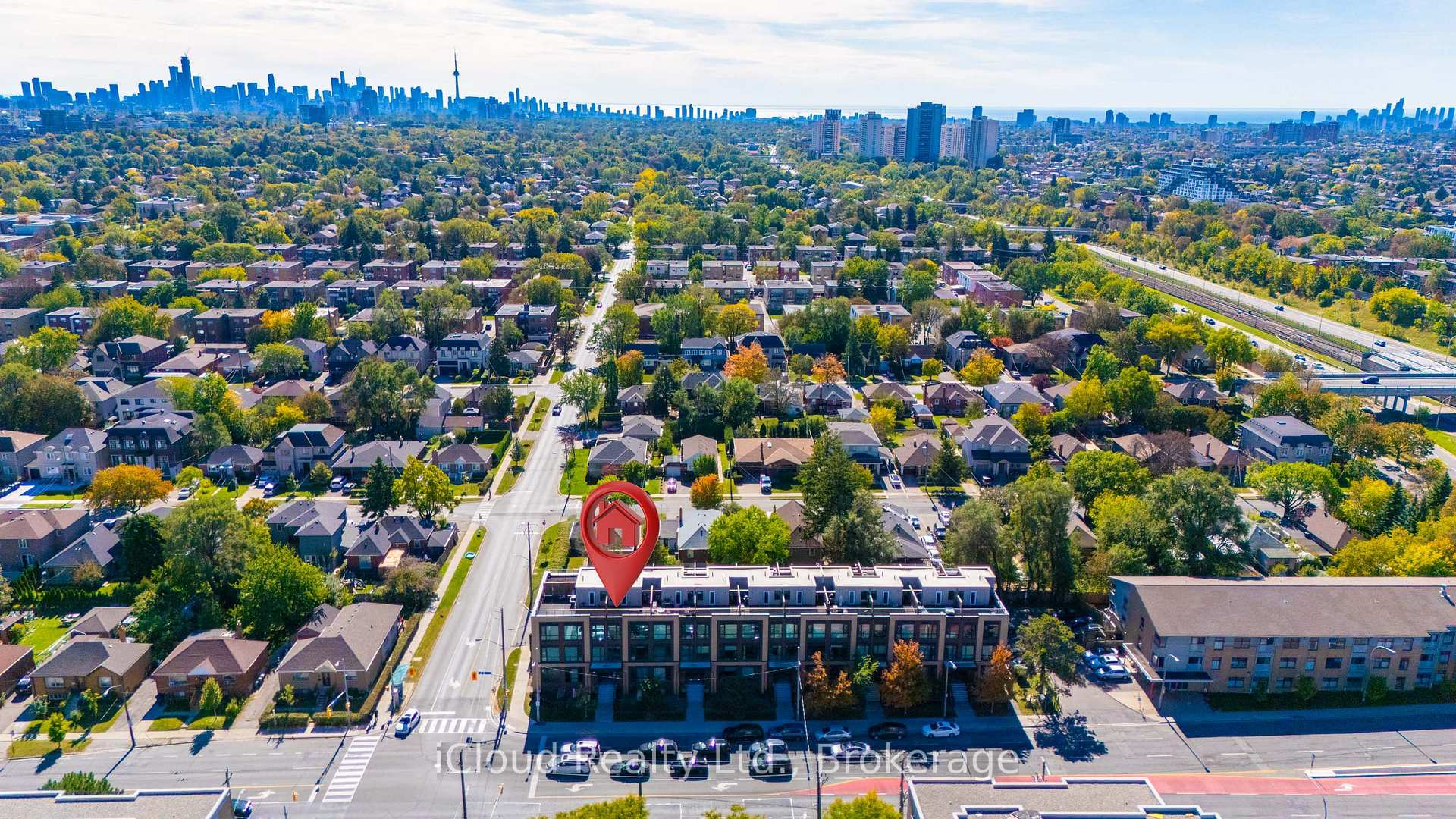 Photo 3 of Unit 305, 639 Lawrence Avenue, Toronto, Englemount-Lawrence — HOMEH