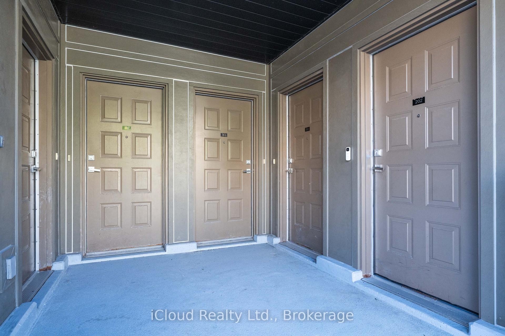 Photo 8 of Unit 305, 639 Lawrence Avenue, Toronto, Englemount-Lawrence — HOMEH