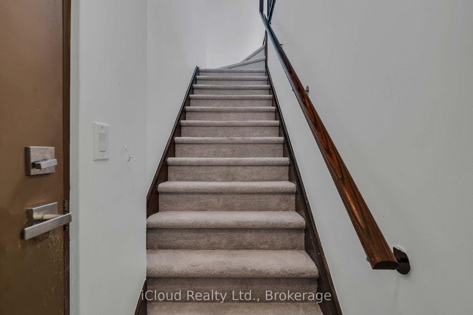 Photo 9 of Unit 305, 639 Lawrence Avenue, Toronto, Englemount-Lawrence — HOMEH