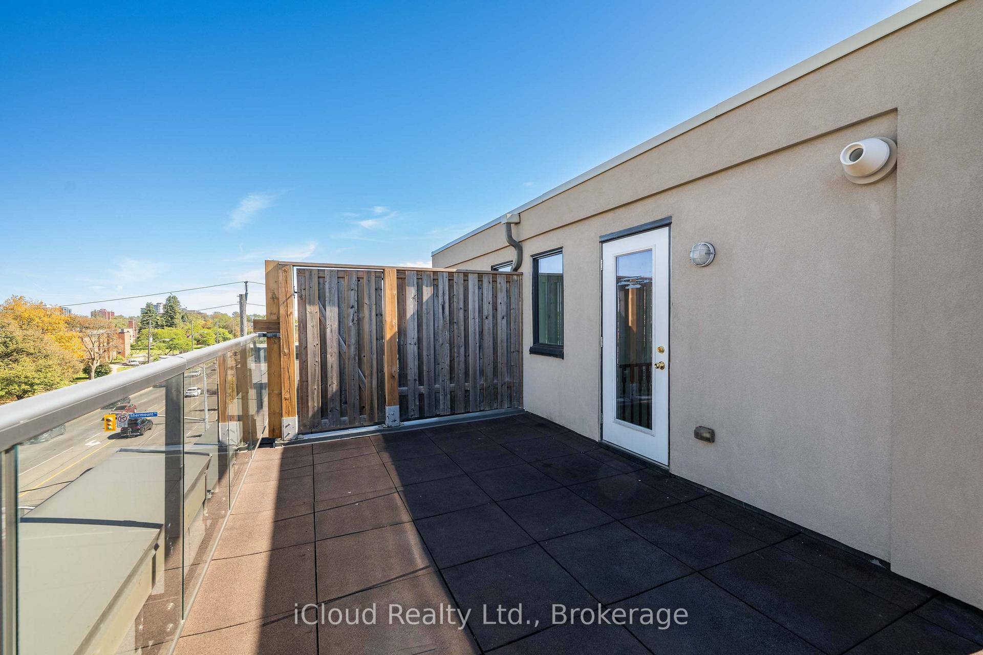Photo 32 of Unit 305, 639 Lawrence Avenue, Toronto, Englemount-Lawrence — HOMEH