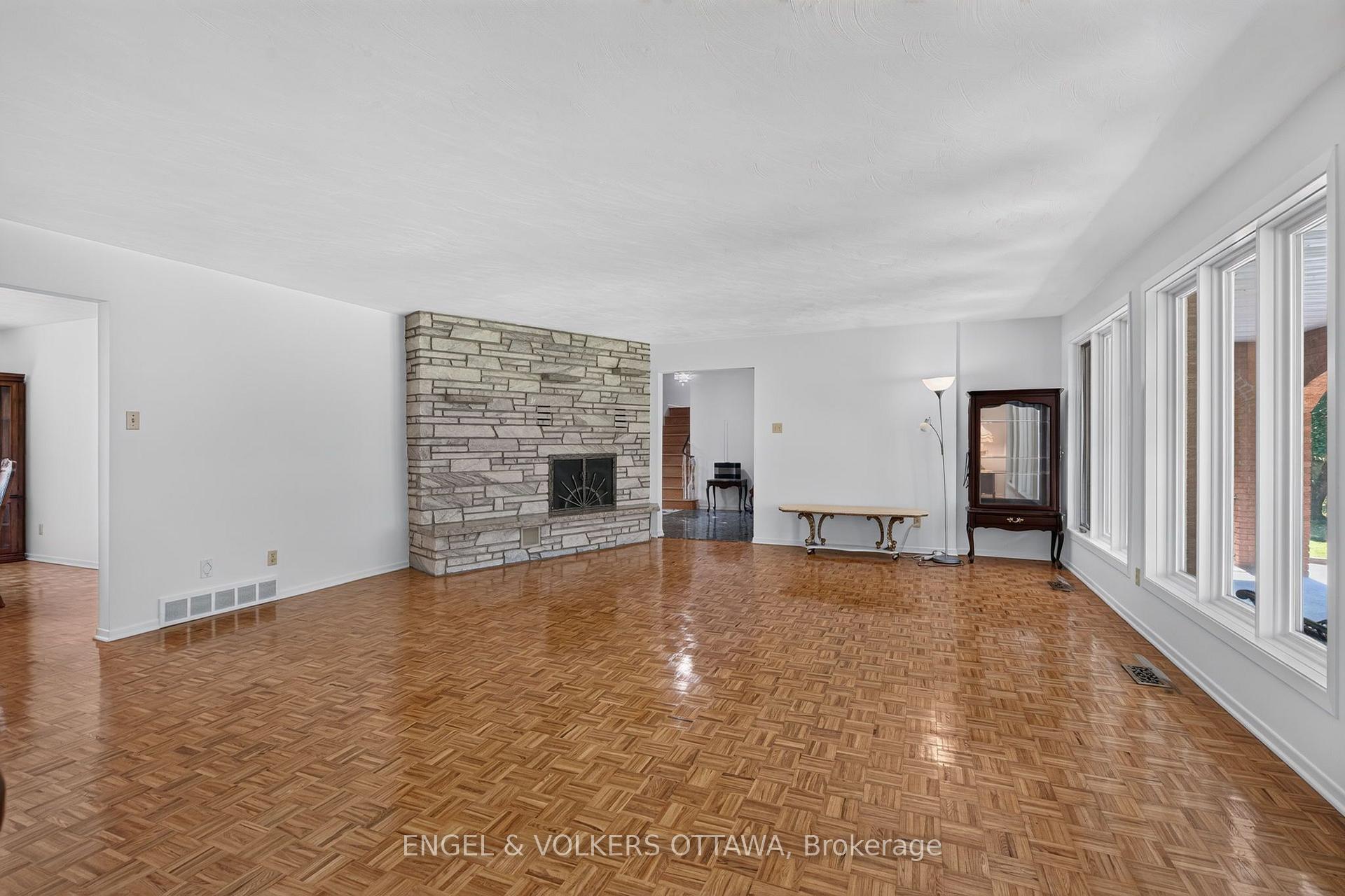 Photo 6 of 760 Kerwin Road, Ottawa, Kanata - Kanata (North East) — HOMEH
