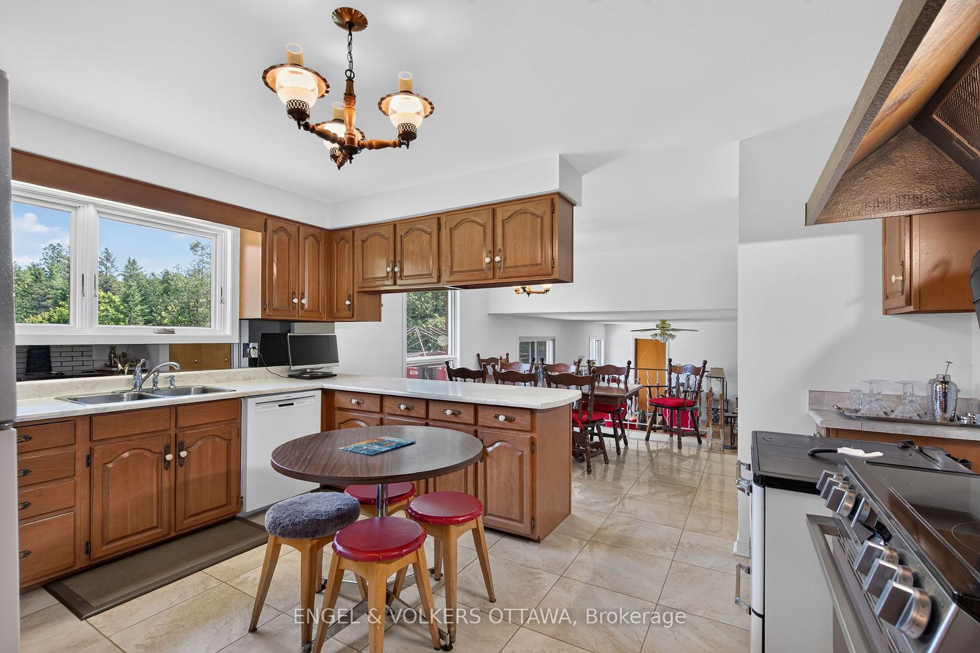 Photo 9 of 760 Kerwin Road, Ottawa, Kanata - Kanata (North East) — HOMEH