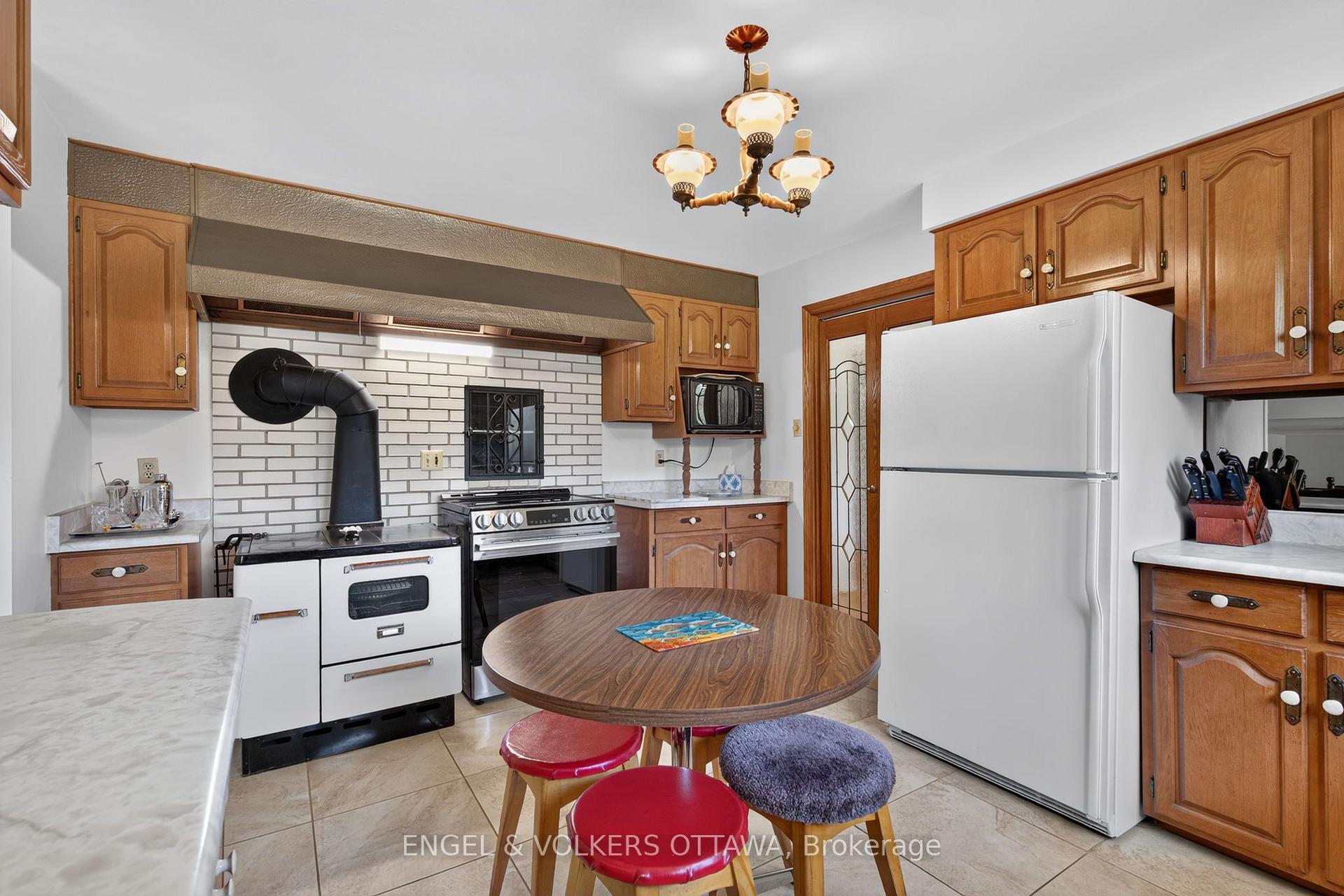 Photo 11 of 760 Kerwin Road, Ottawa, Kanata - Kanata (North East) — HOMEH