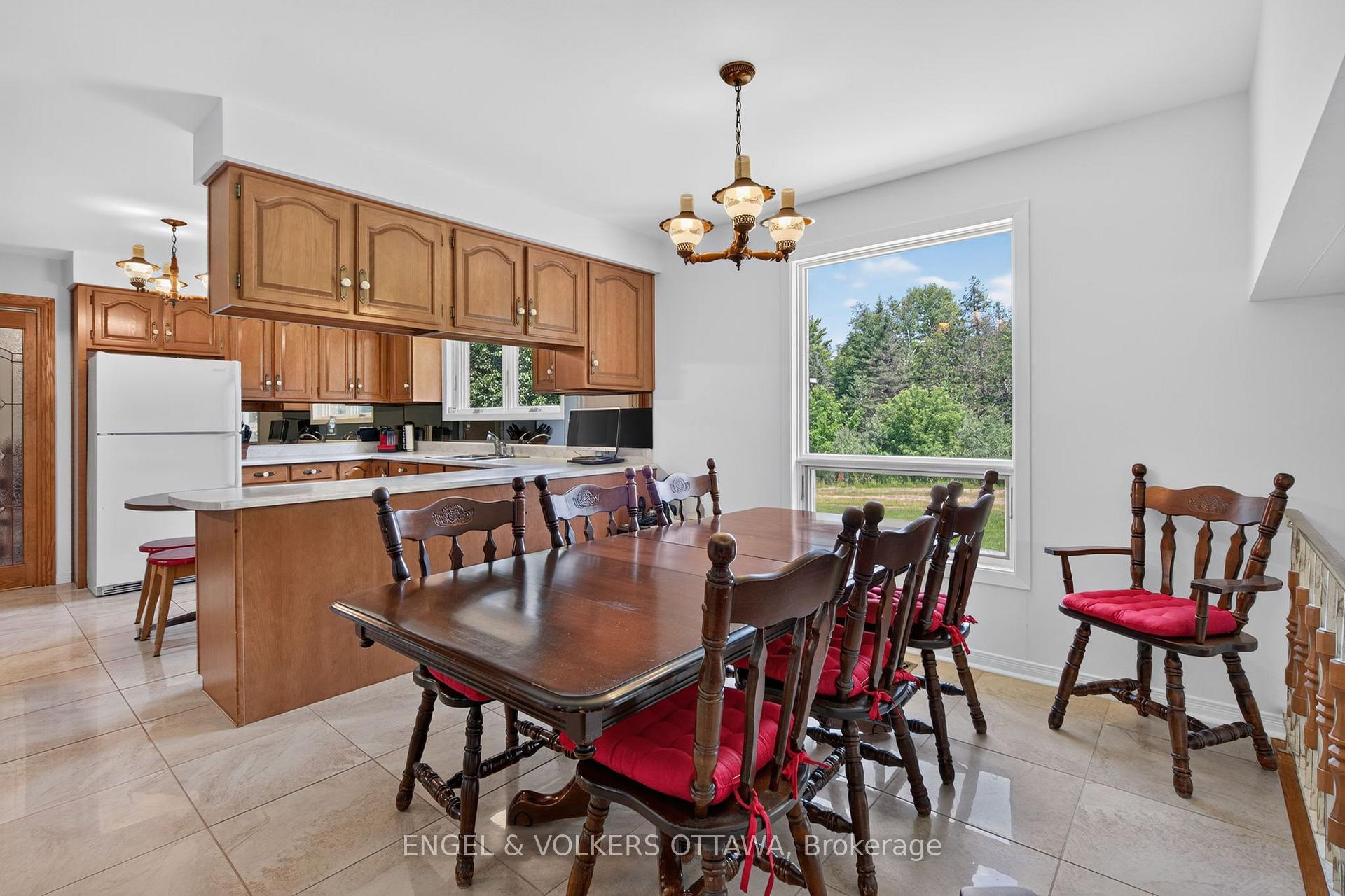 Photo 13 of 760 Kerwin Road, Ottawa, Kanata - Kanata (North East) — HOMEH