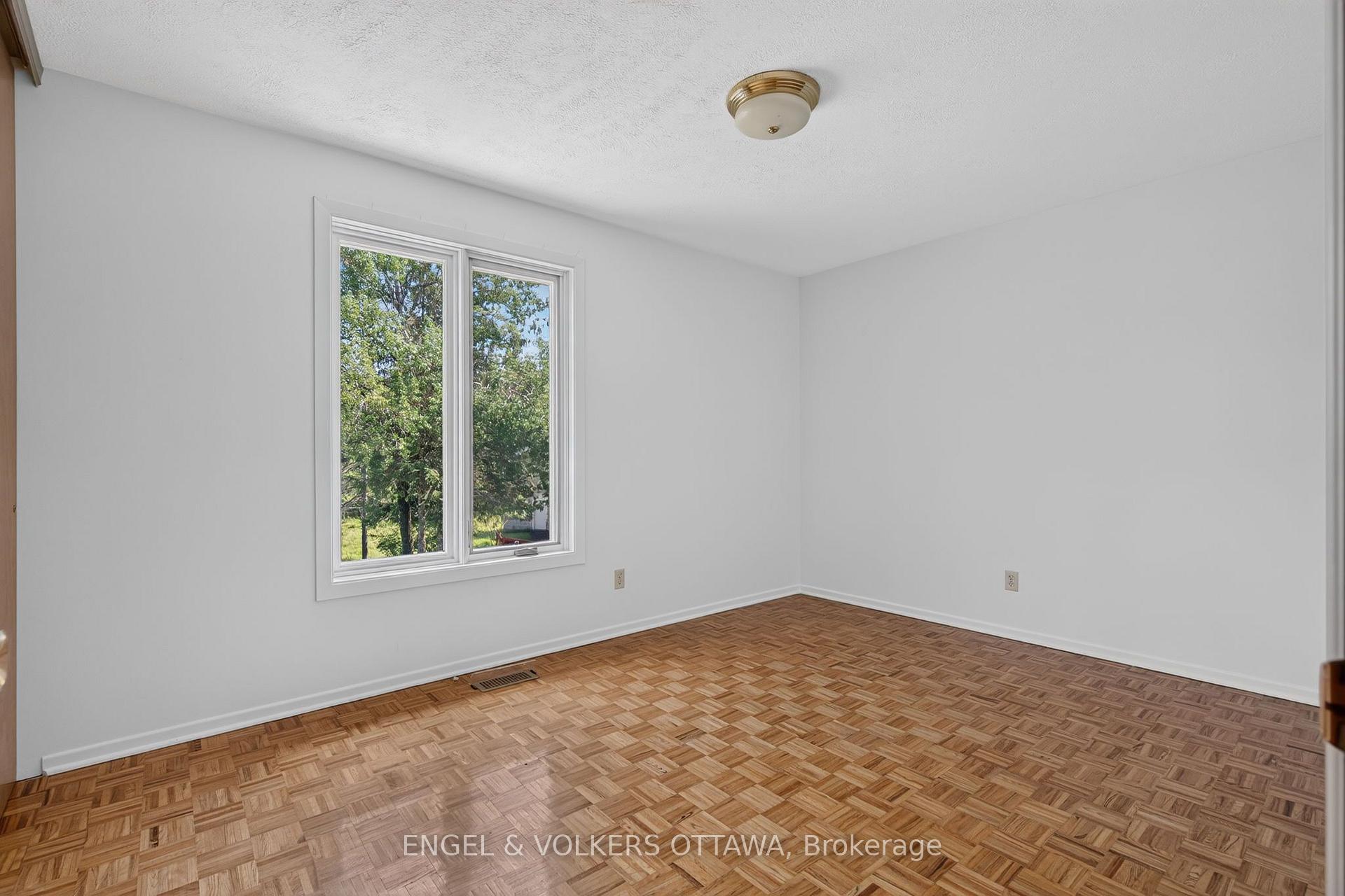 Photo 24 of 760 Kerwin Road, Ottawa, Kanata - Kanata (North East) — HOMEH