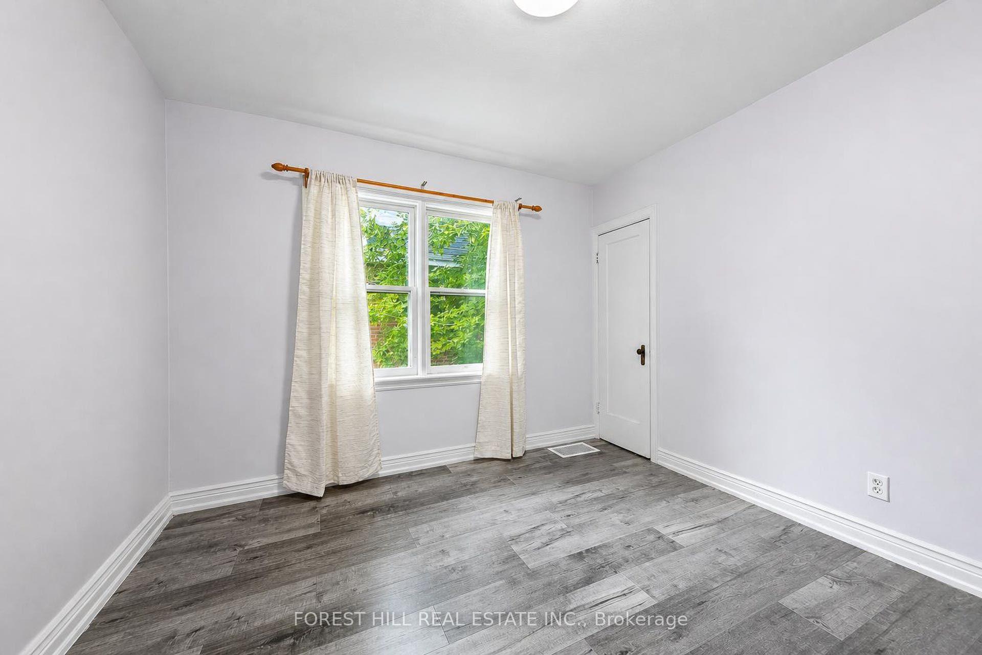 Photo 13 of 29 Thorndale Street S, Hamilton, Ainslie Wood — HOMEH