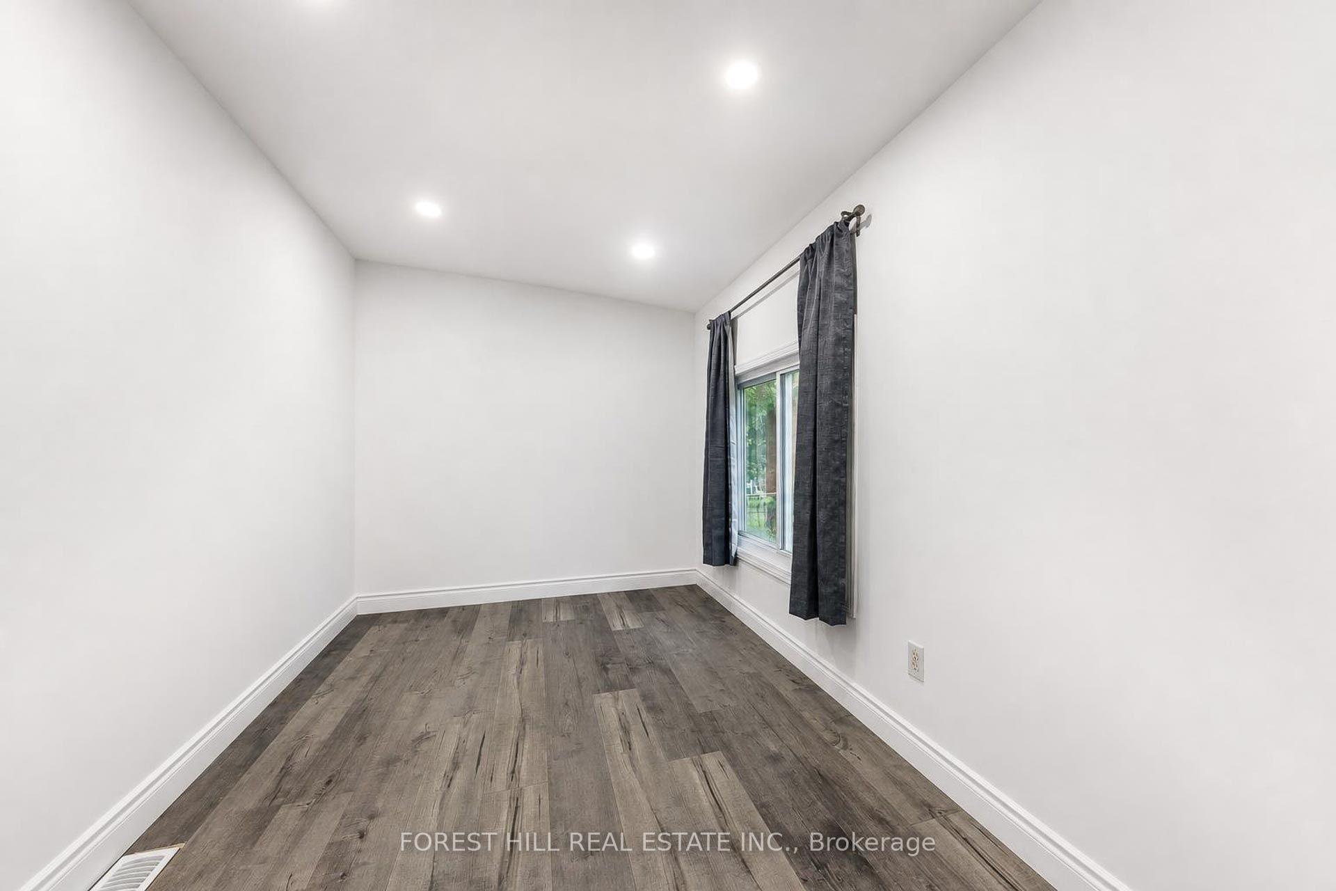 Photo 23 of 29 Thorndale Street S, Hamilton, Ainslie Wood — HOMEH