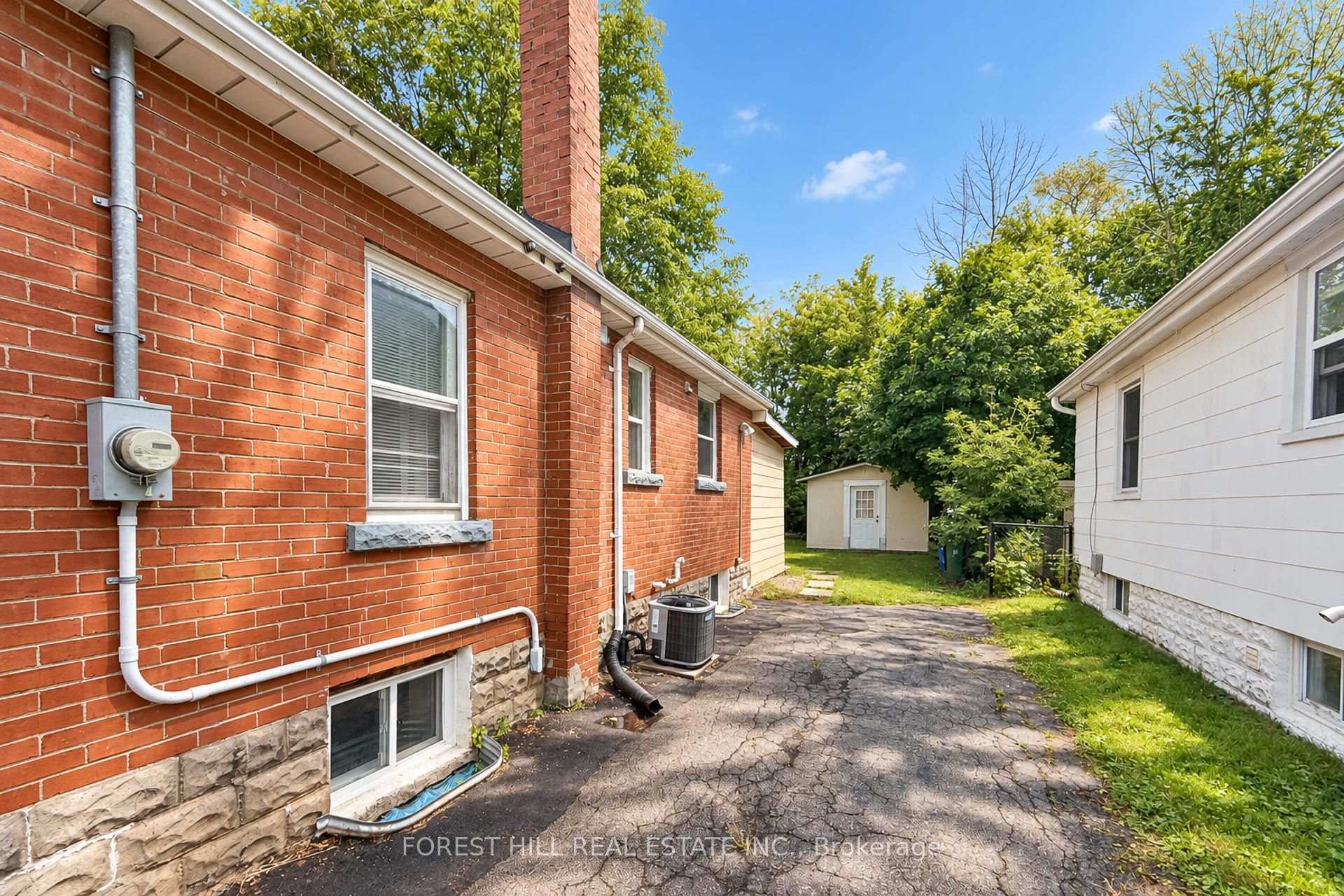 Photo 43 of 29 Thorndale Street S, Hamilton, Ainslie Wood — HOMEH