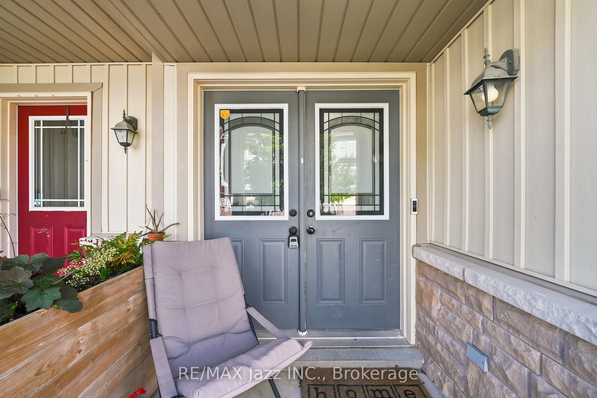Photo 3 of 15 Farmstead Drive, Clarington, Bowmanville — HOMEH