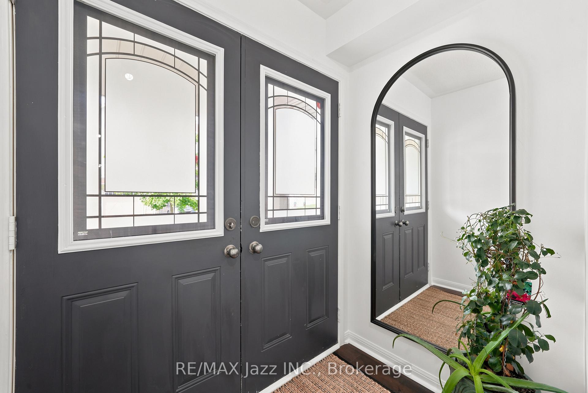 Photo 4 of 15 Farmstead Drive, Clarington, Bowmanville — HOMEH