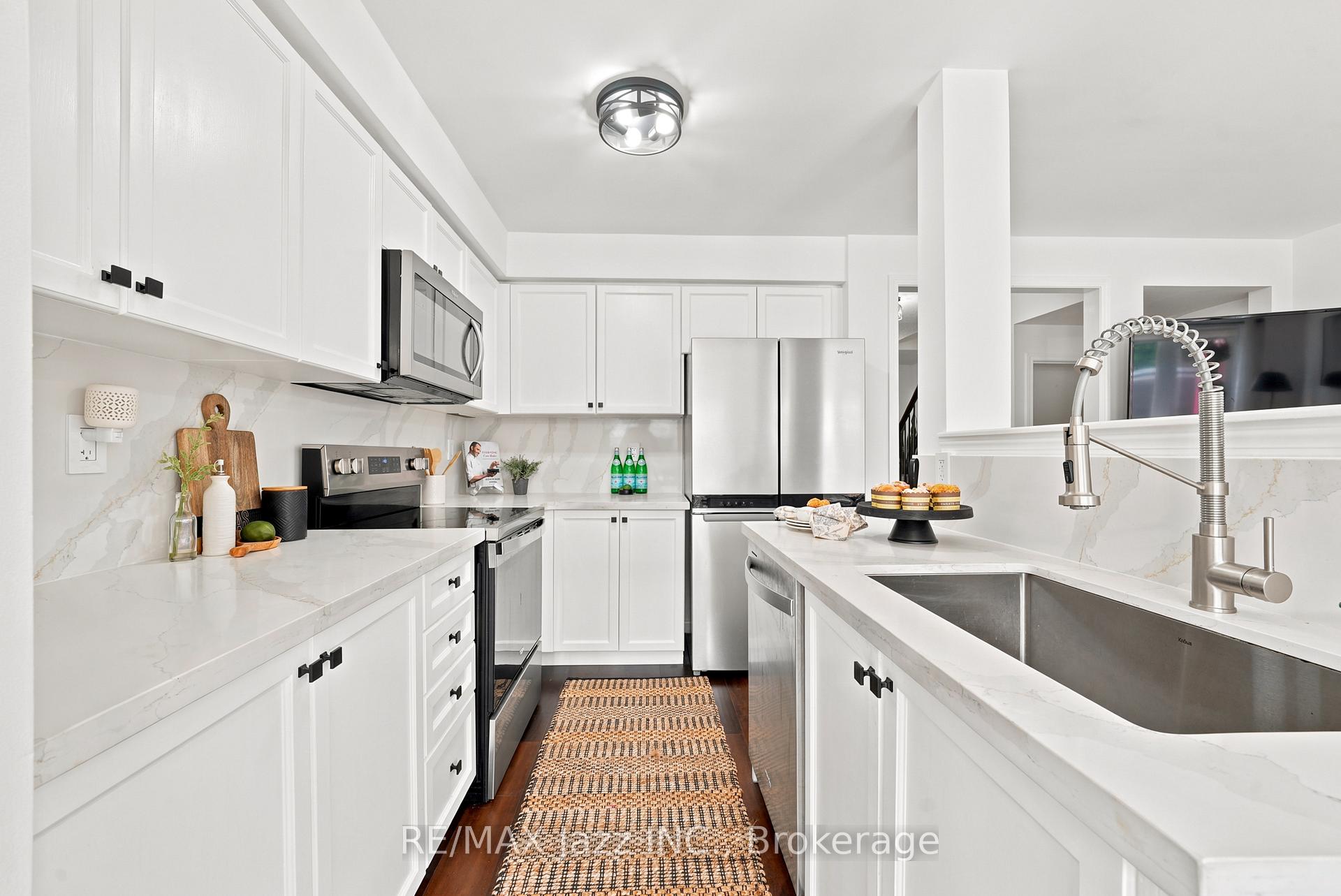 Photo 9 of 15 Farmstead Drive, Clarington, Bowmanville — HOMEH