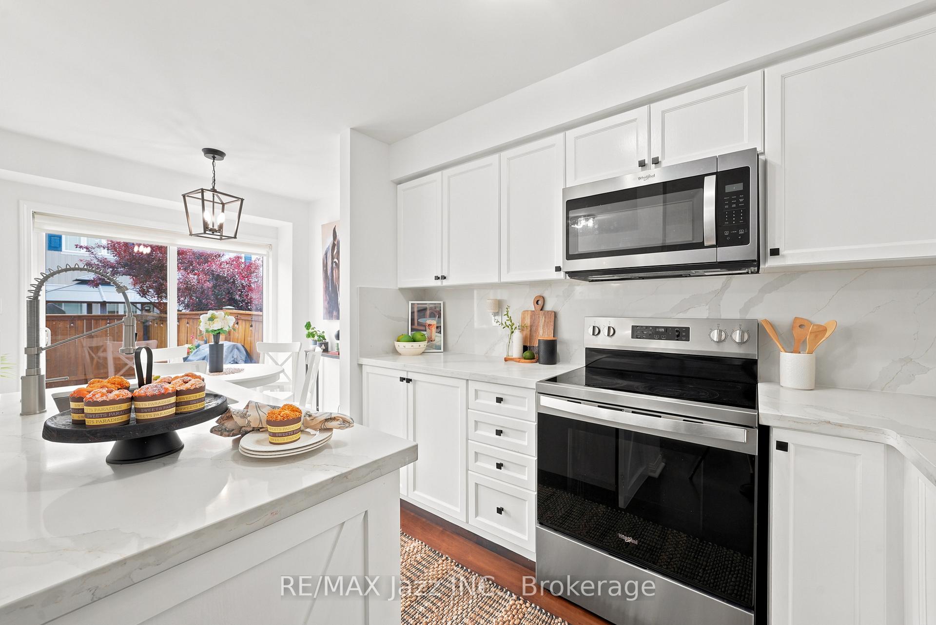 Photo 11 of 15 Farmstead Drive, Clarington, Bowmanville — HOMEH