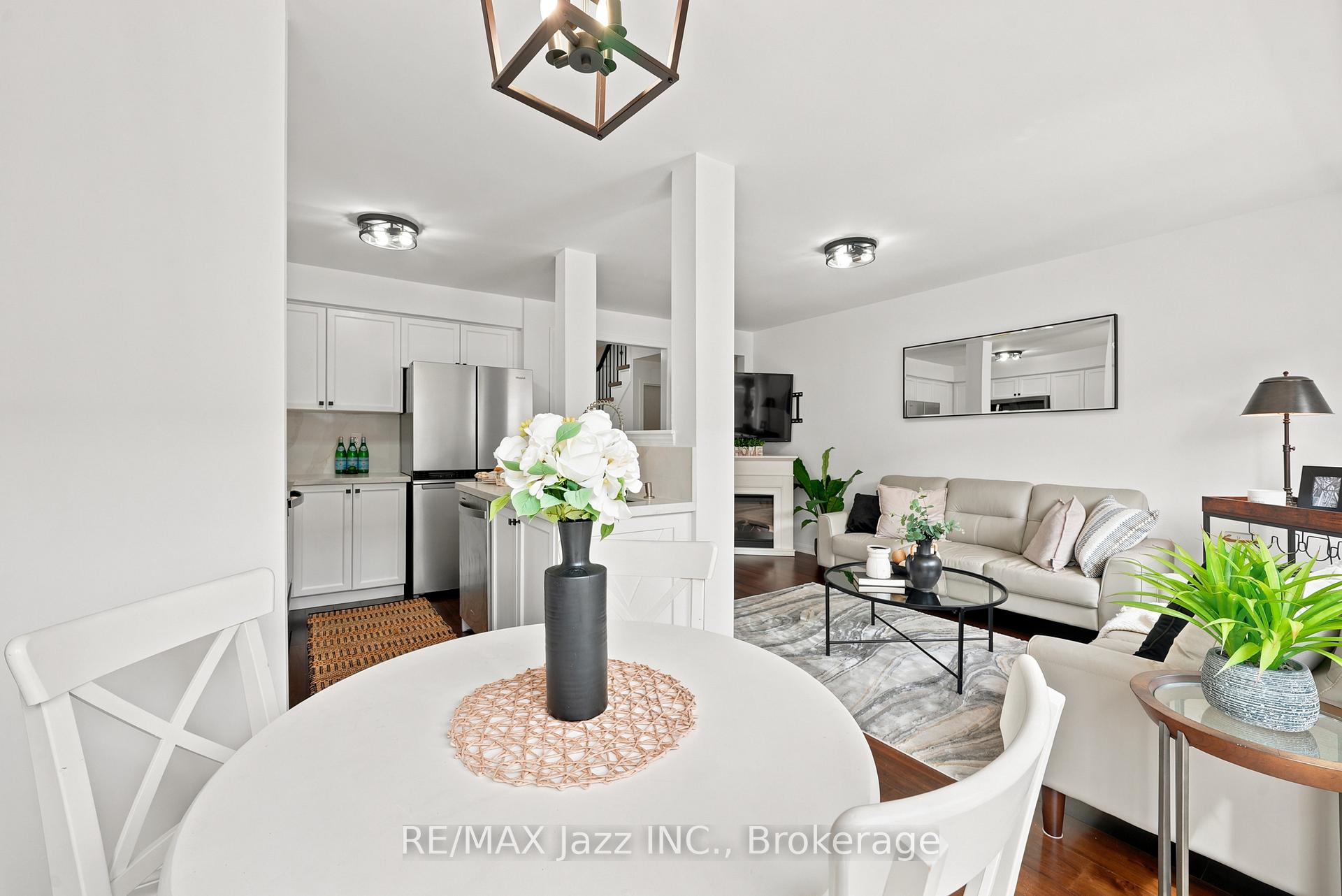 Photo 13 of 15 Farmstead Drive, Clarington, Bowmanville — HOMEH