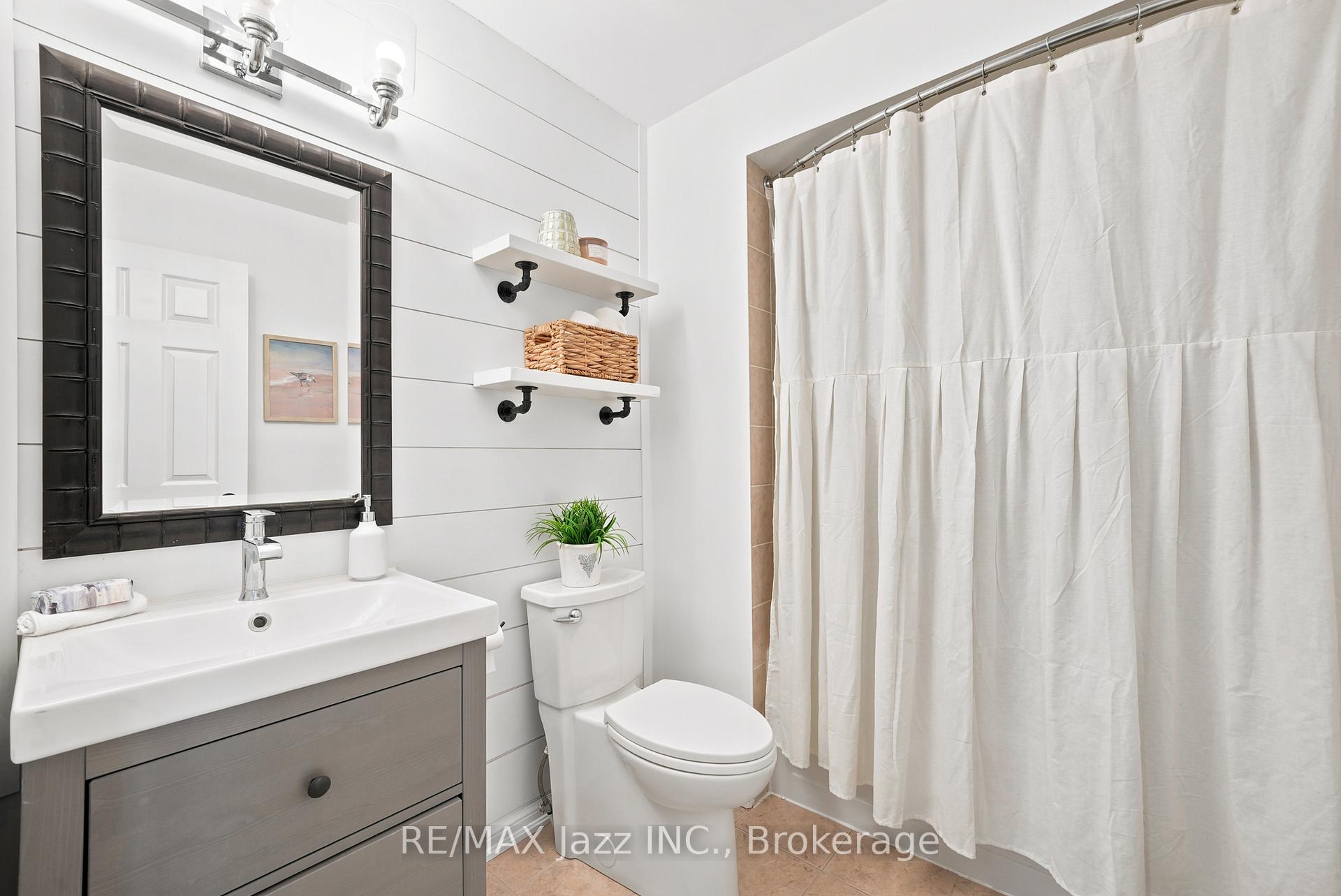 Photo 25 of 15 Farmstead Drive, Clarington, Bowmanville — HOMEH