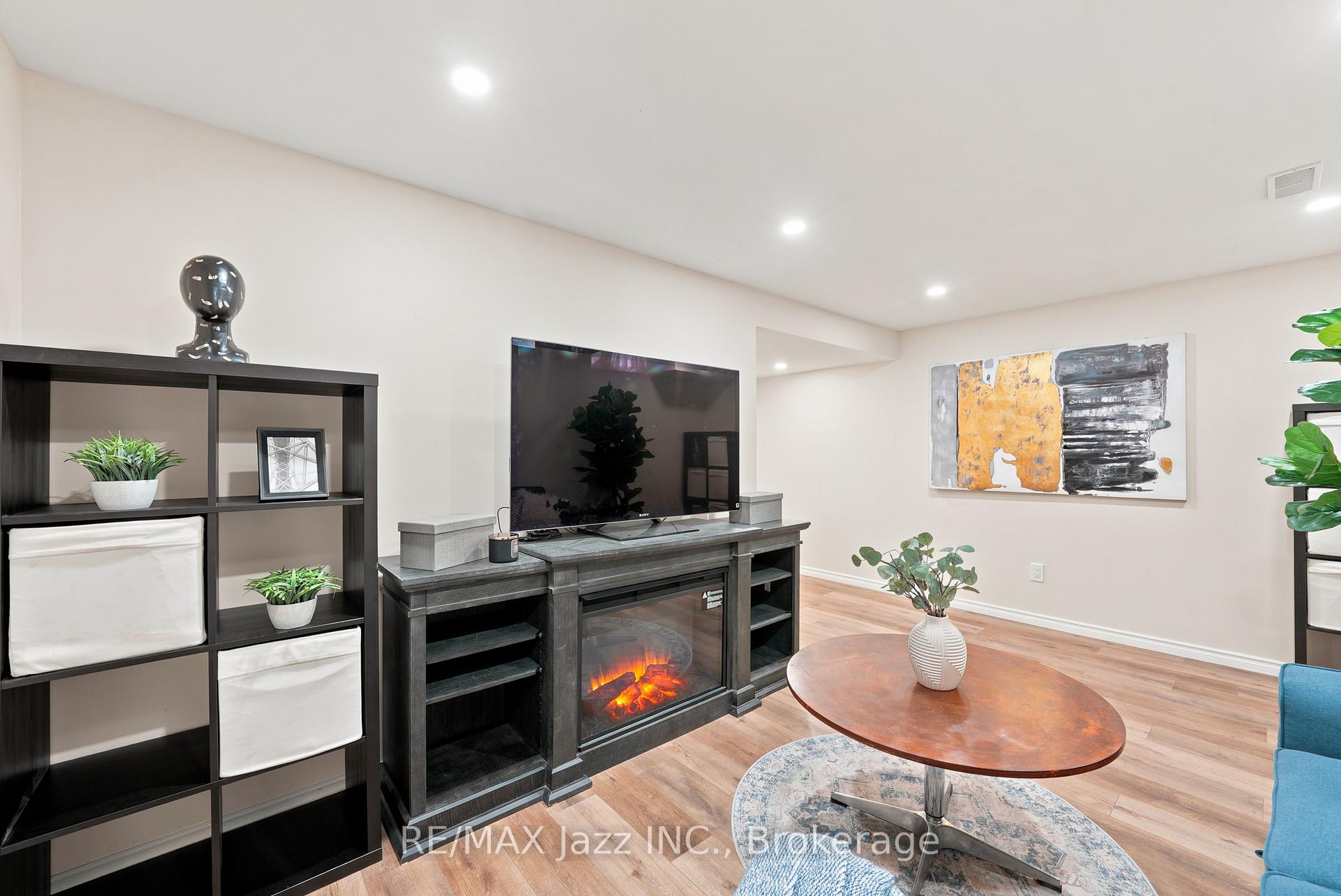 Photo 29 of 15 Farmstead Drive, Clarington, Bowmanville — HOMEH