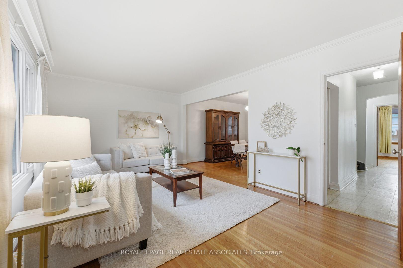 Photo 9 of 68 Gair Drive, Etobicoke, Alderwood — HOMEH
