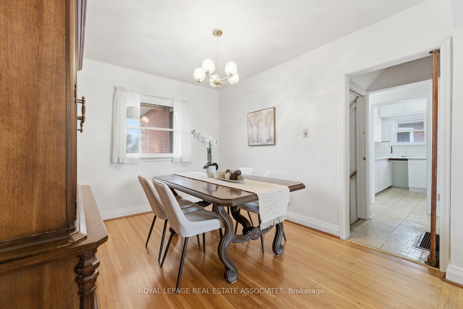 Photo 19 of 68 Gair Drive, Etobicoke, Alderwood — HOMEH
