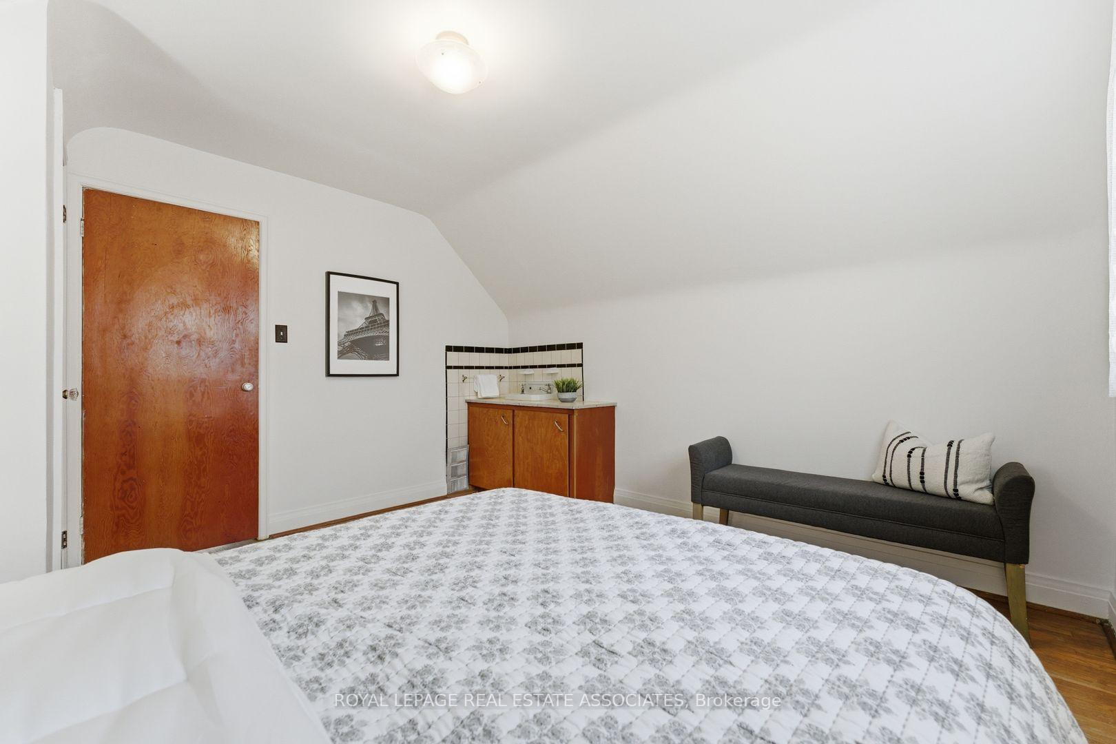 Photo 33 of 68 Gair Drive, Etobicoke, Alderwood — HOMEH