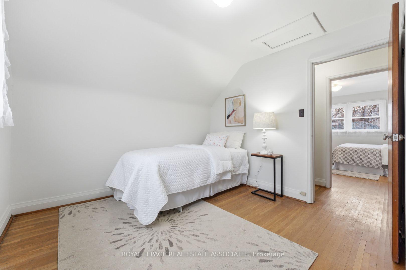 Photo 35 of 68 Gair Drive, Etobicoke, Alderwood — HOMEH