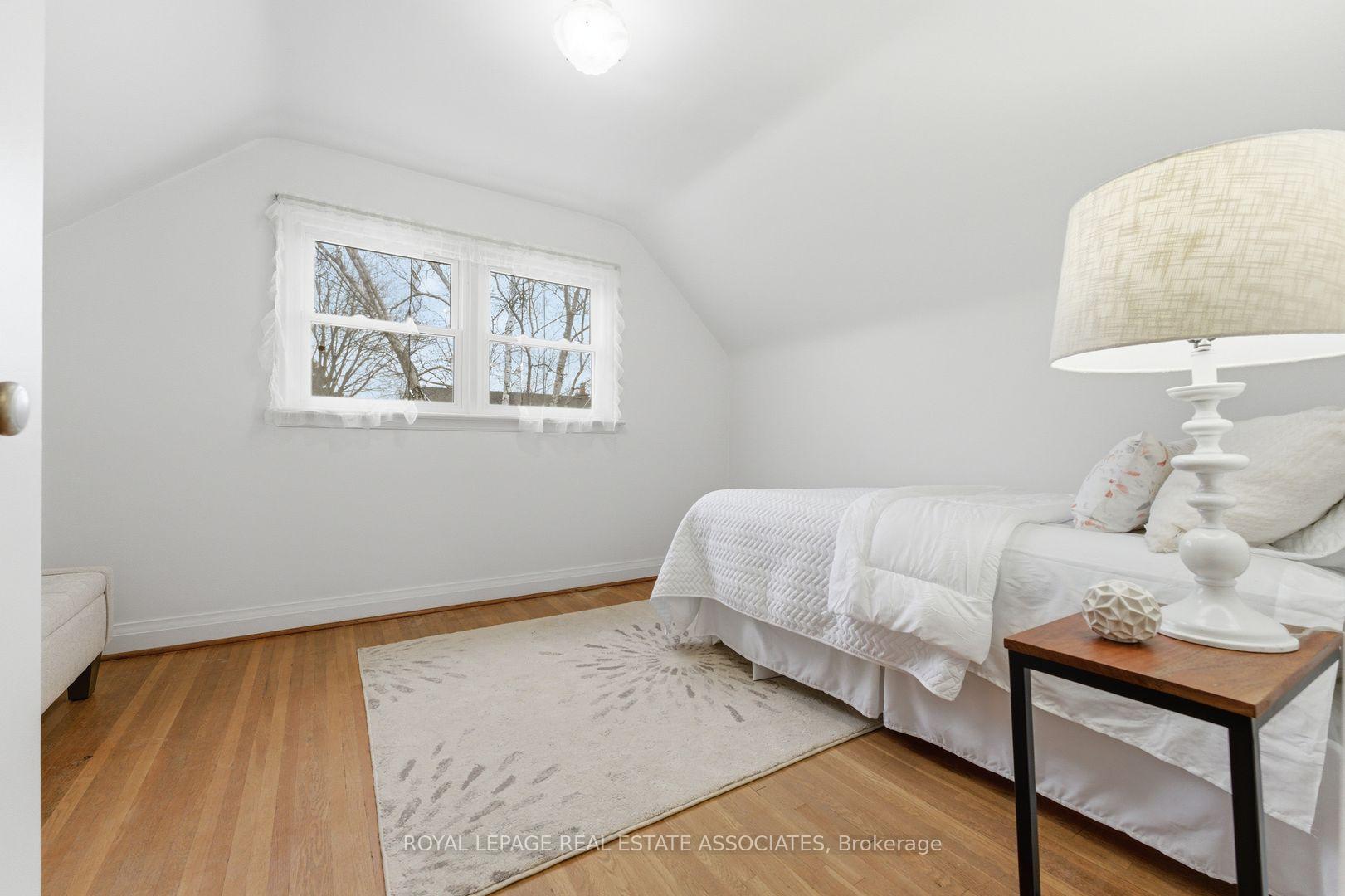 Photo 37 of 68 Gair Drive, Etobicoke, Alderwood — HOMEH