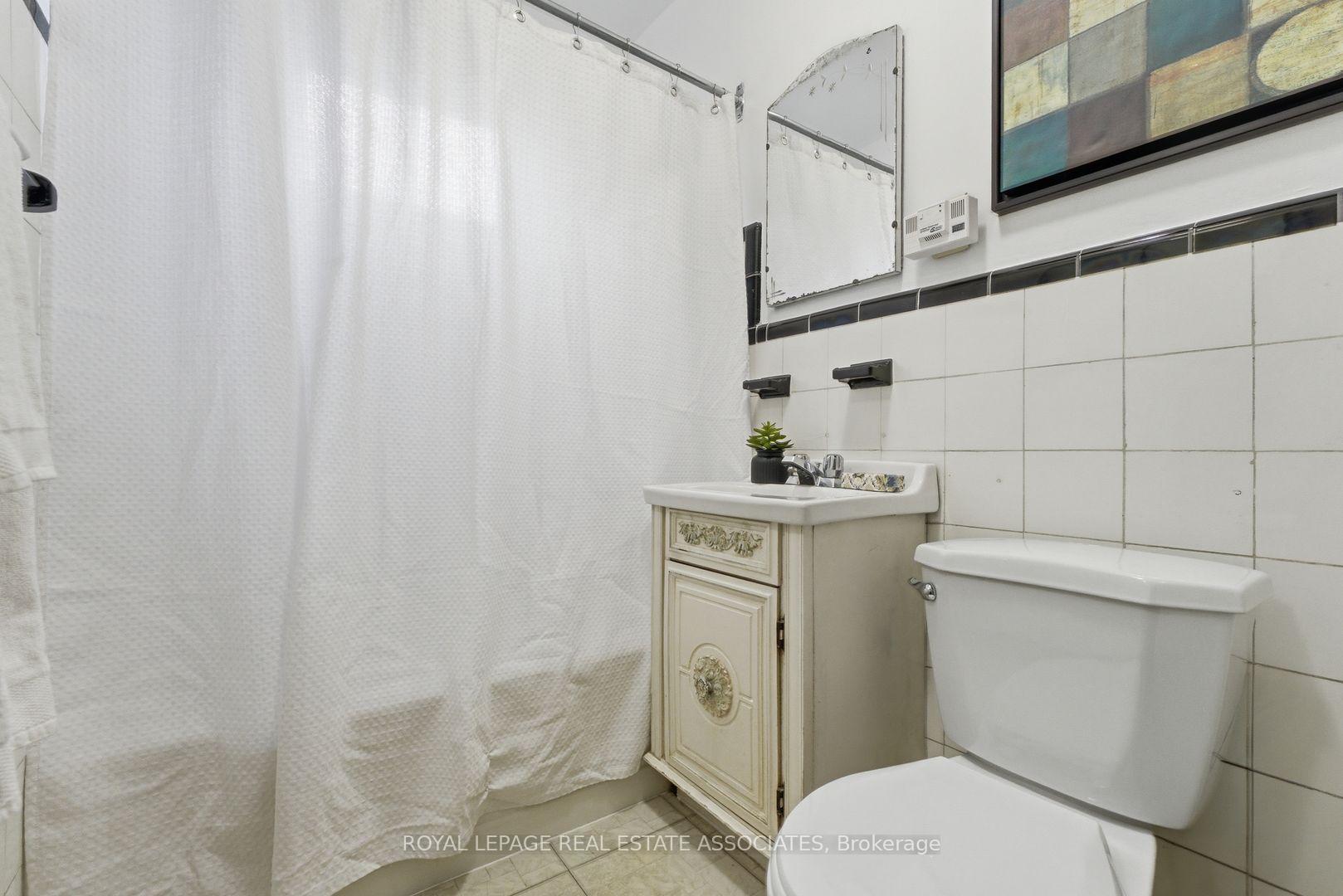 Photo 39 of 68 Gair Drive, Etobicoke, Alderwood — HOMEH