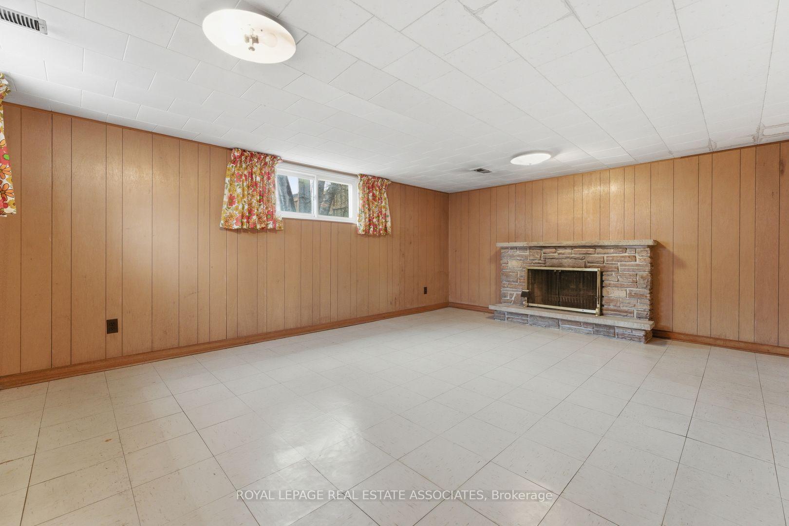 Photo 41 of 68 Gair Drive, Etobicoke, Alderwood — HOMEH