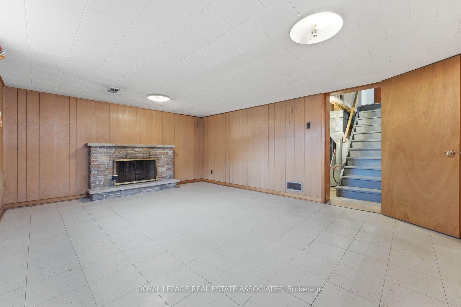 Photo 43 of 68 Gair Drive, Etobicoke, Alderwood — HOMEH