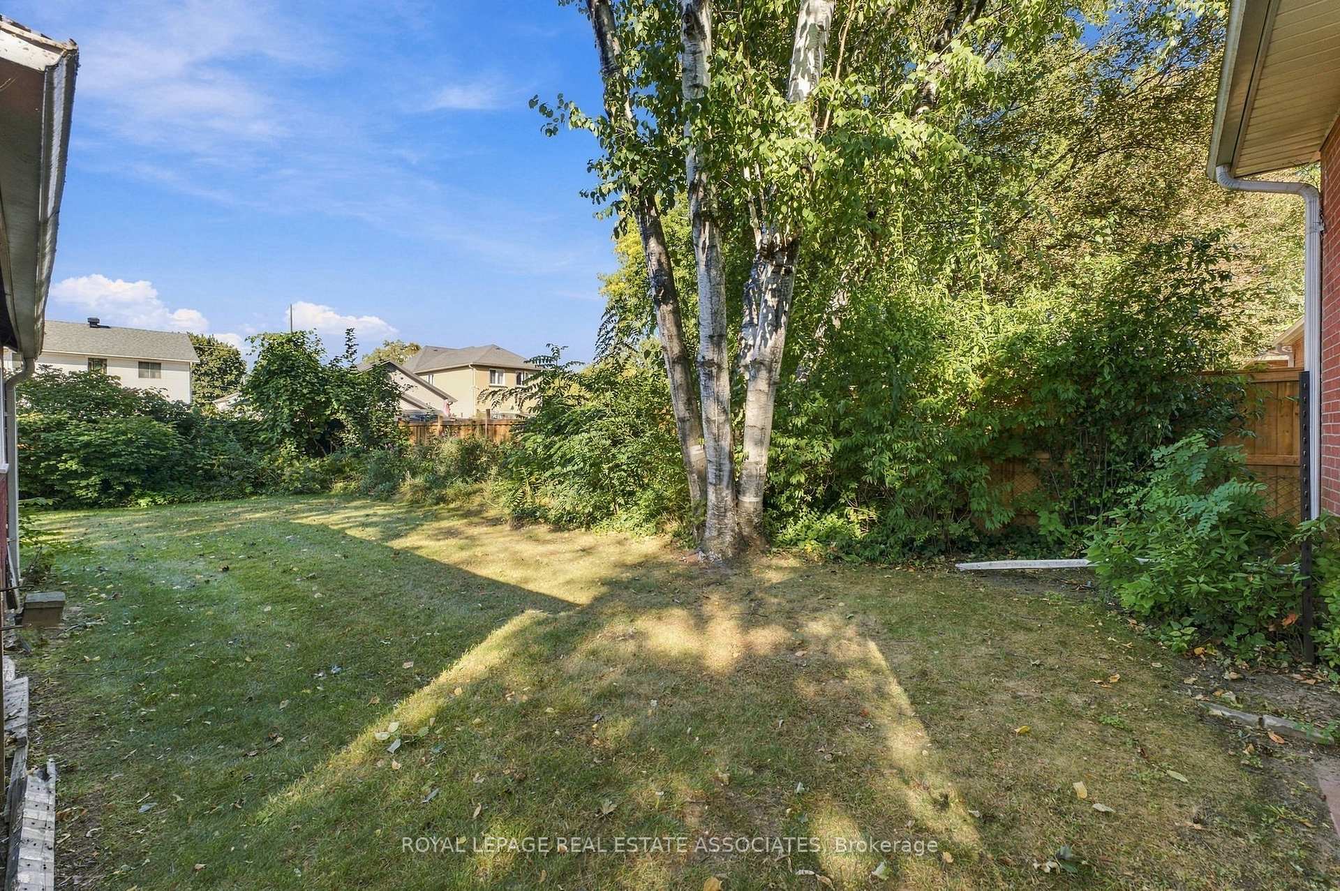 Photo 51 of 68 Gair Drive, Etobicoke, Alderwood — HOMEH