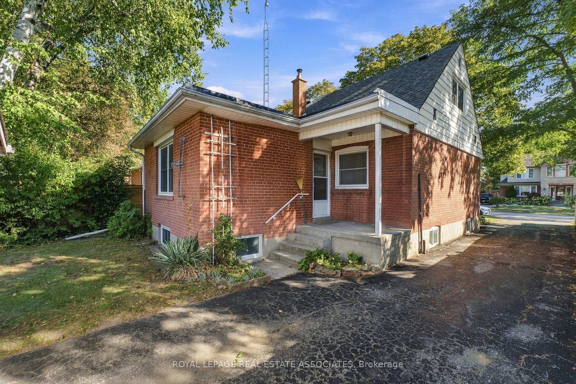 Photo 53 of 68 Gair Drive, Etobicoke, Alderwood — HOMEH