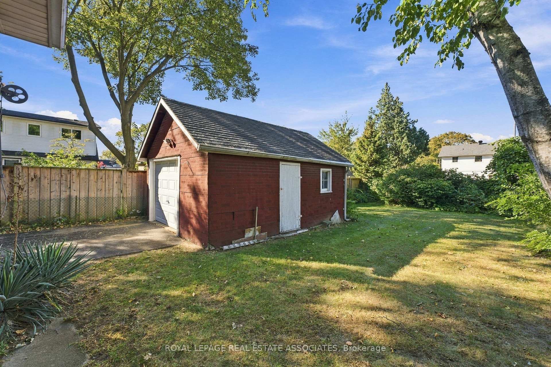 Photo 55 of 68 Gair Drive, Etobicoke, Alderwood — HOMEH