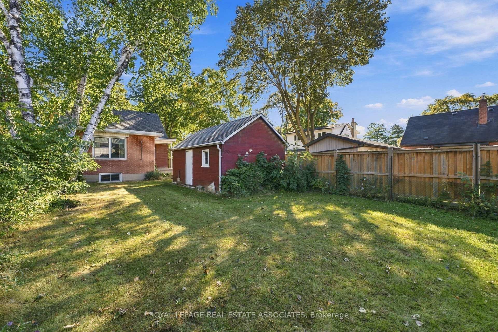 Photo 57 of 68 Gair Drive, Etobicoke, Alderwood — HOMEH
