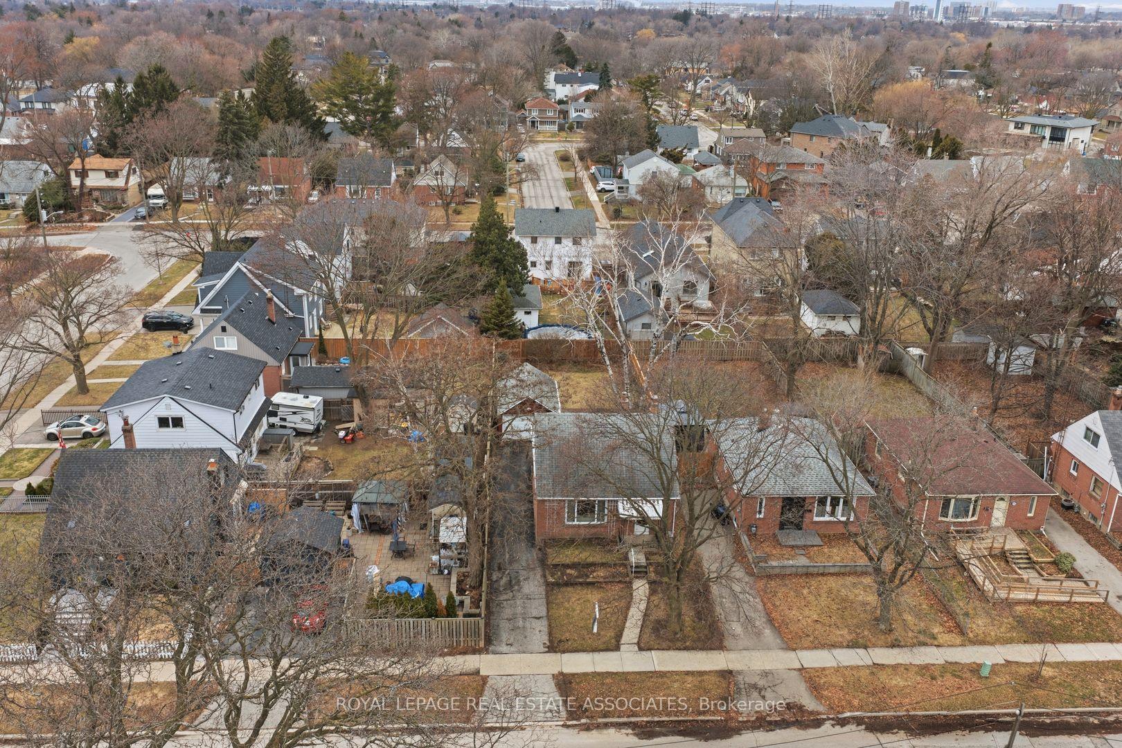 Photo 63 of 68 Gair Drive, Etobicoke, Alderwood — HOMEH