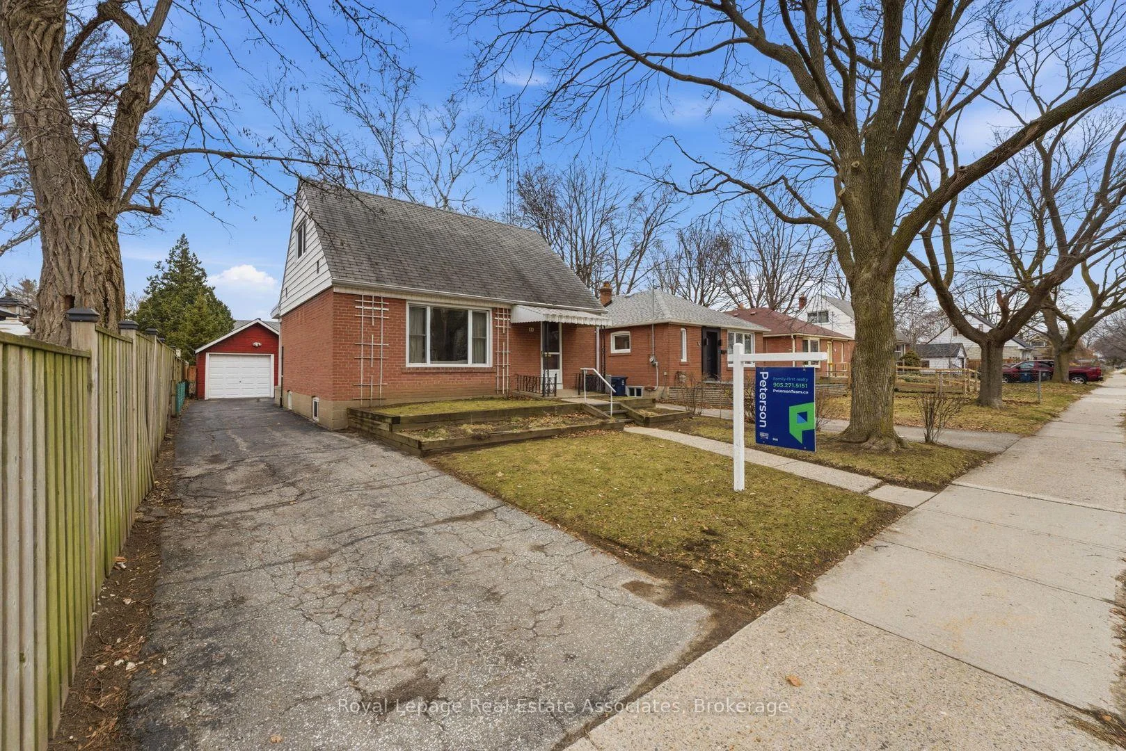 Photo 4 of 68 Gair Drive, Etobicoke, Alderwood — HOMEH