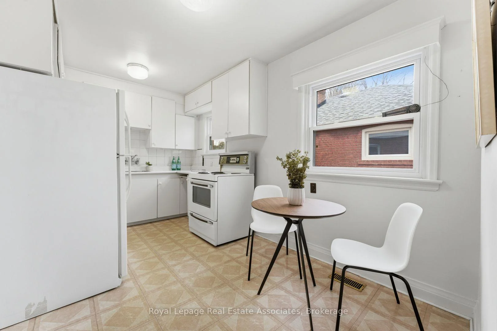 Photo 18 of 68 Gair Drive, Etobicoke, Alderwood — HOMEH
