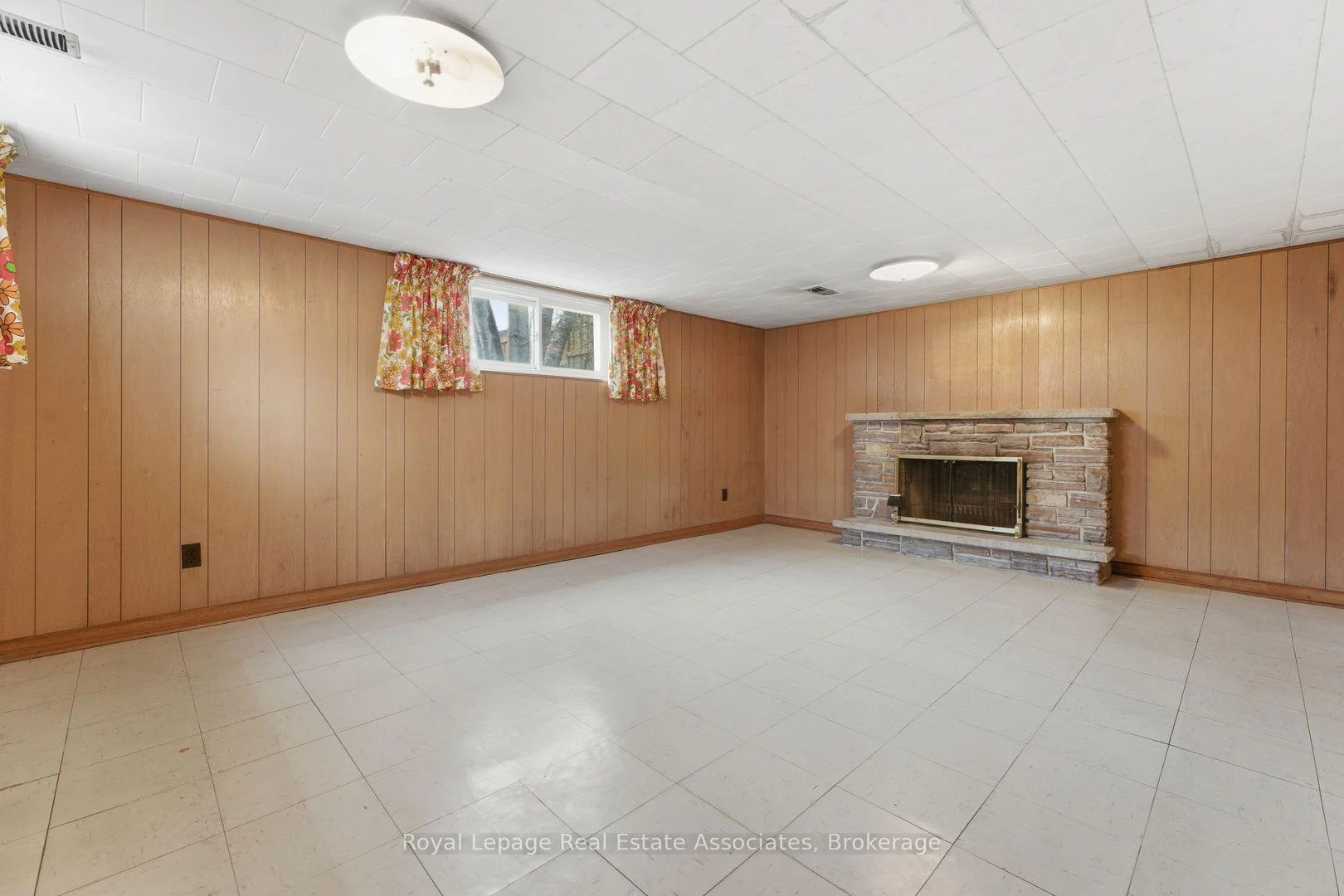 Photo 38 of 68 Gair Drive, Etobicoke, Alderwood — HOMEH