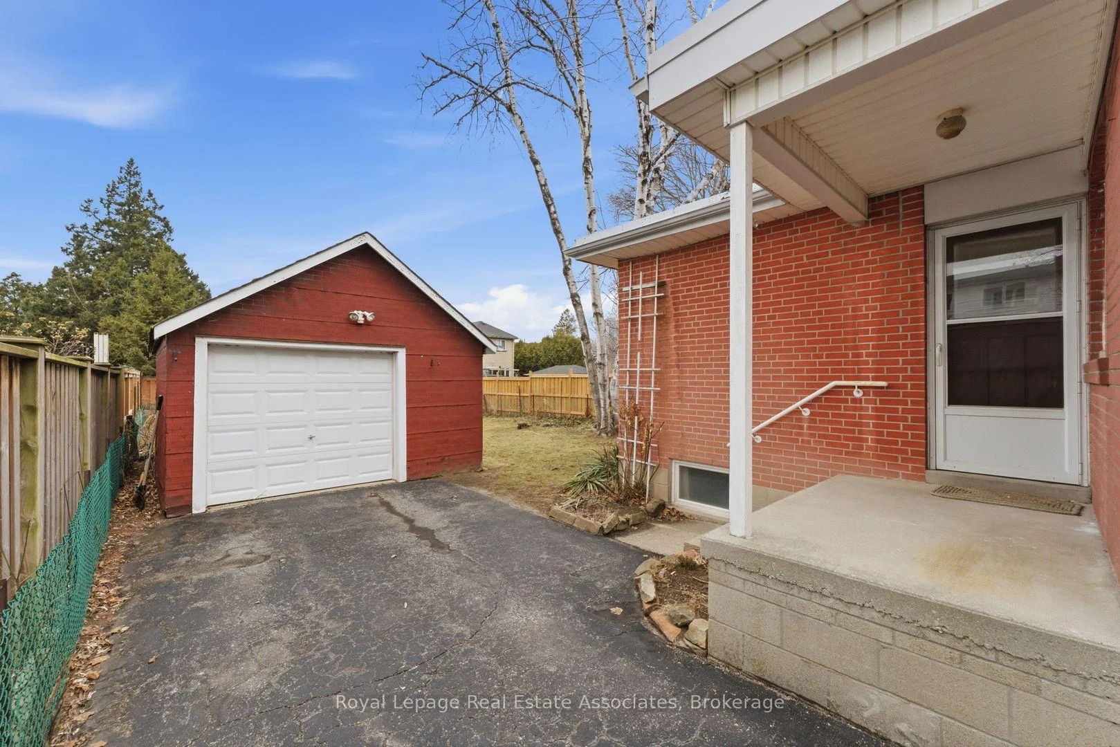 Photo 44 of 68 Gair Drive, Etobicoke, Alderwood — HOMEH